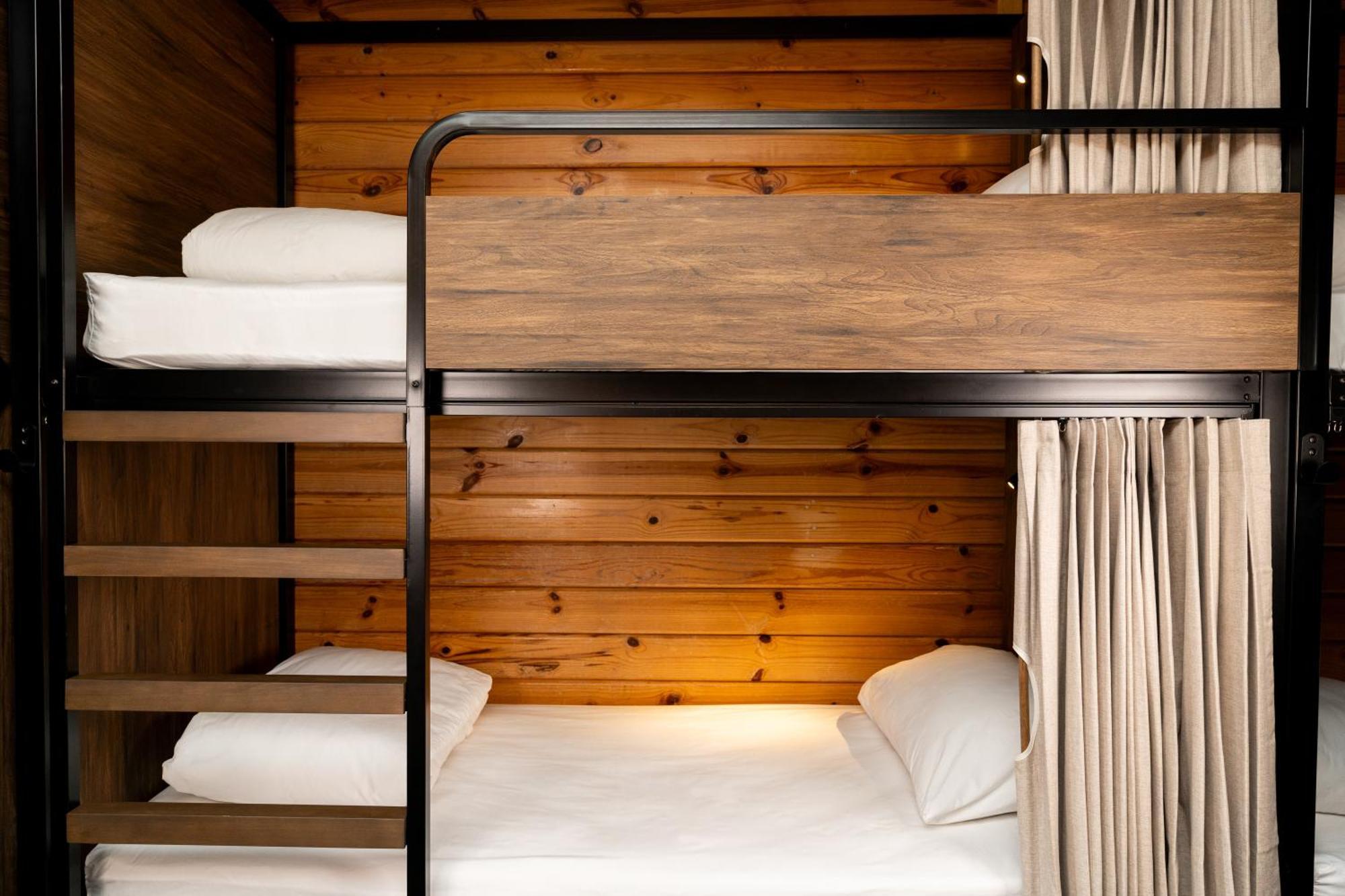 Haka House Aoraki Mt Cook Hostel Aoraki / Mount Cook Екстериор снимка