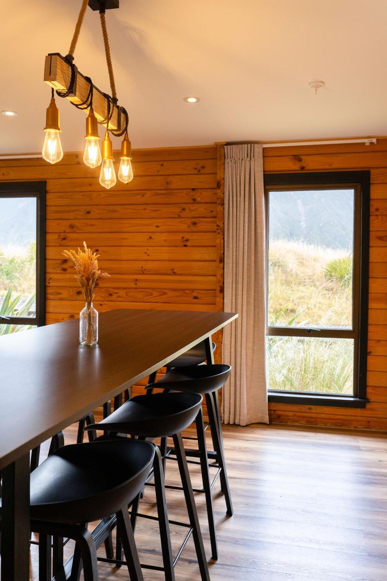 Haka House Aoraki Mt Cook Hostel Aoraki / Mount Cook Екстериор снимка