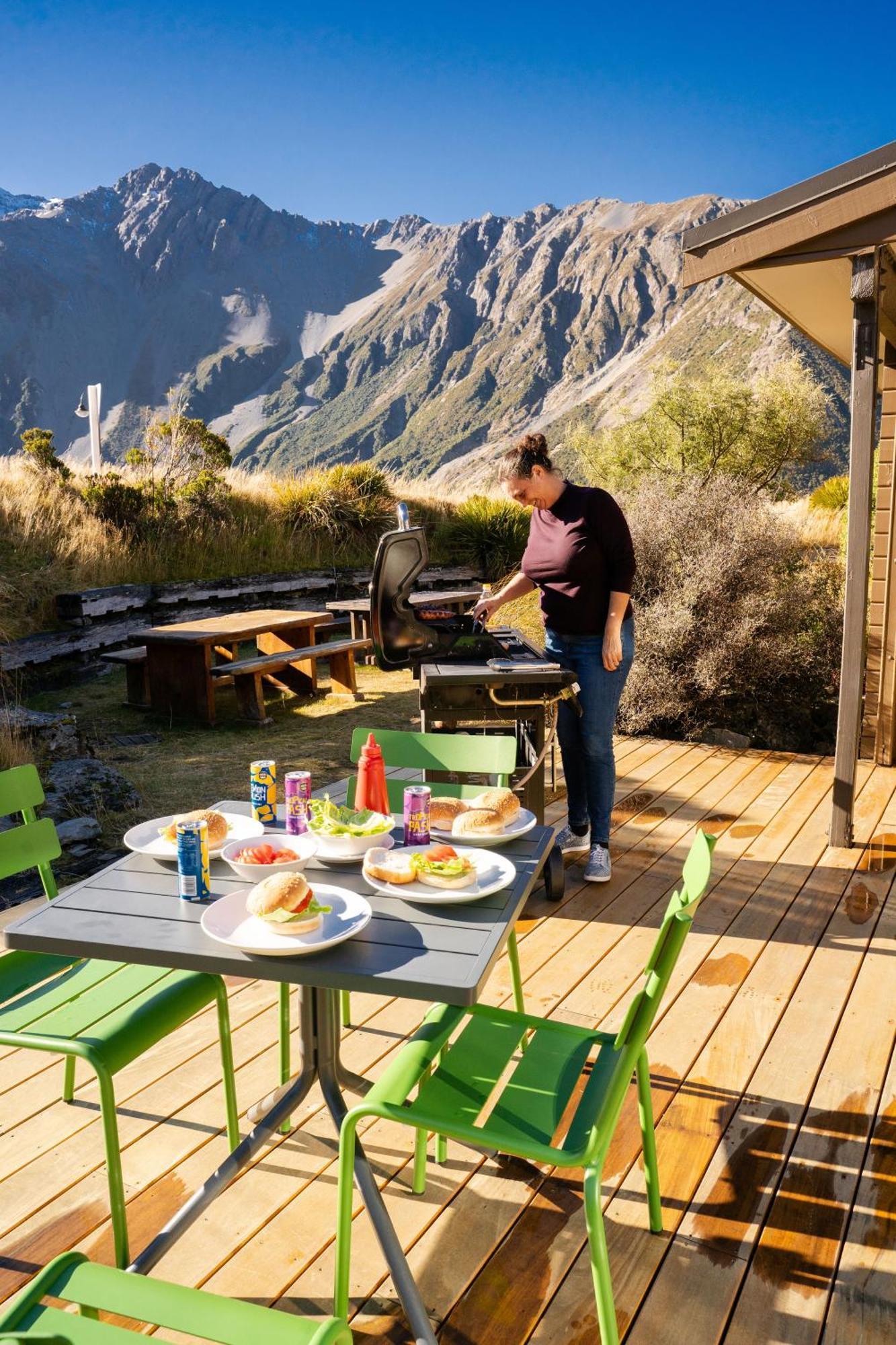 Haka House Aoraki Mt Cook Hostel Aoraki / Mount Cook Екстериор снимка